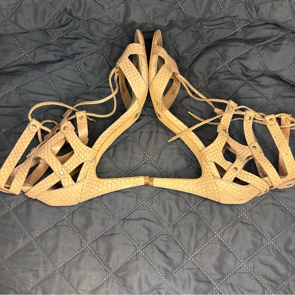 Vince Camuto Nude Snakeskin Gladiator Heels | Lace-Up Strappy Sandals Size 8.5 - Picture 6 of 9